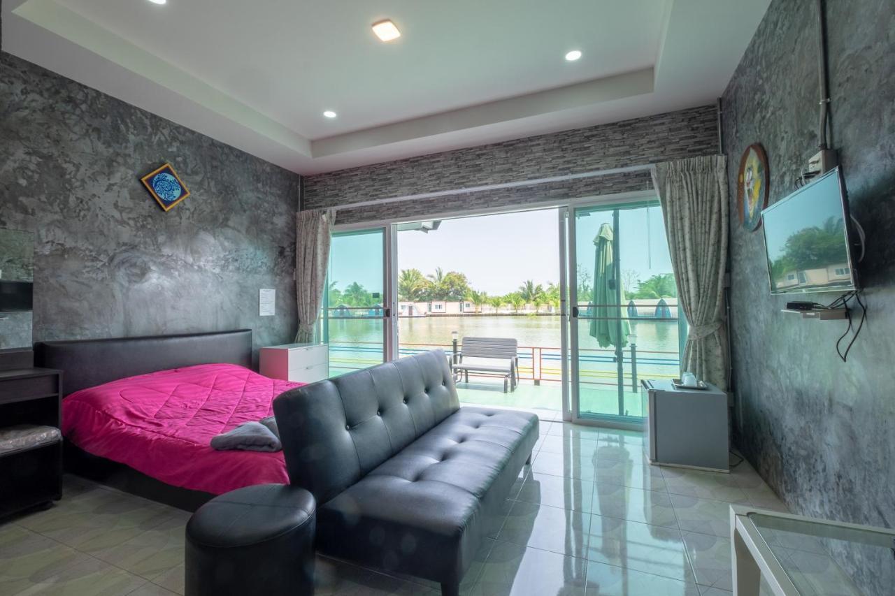 Feel like home Talat Amphoe Nakhon Chai Si Buitenkant foto